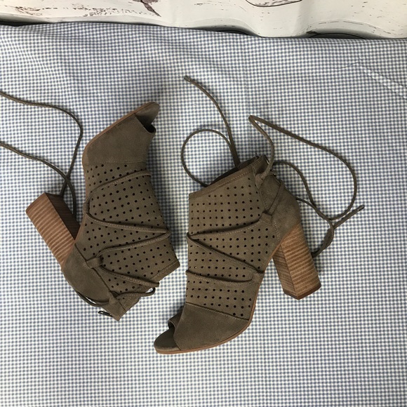 Very Volatile Open Toe Heeled Beige Booties Sz9 - Picture 2 of 8